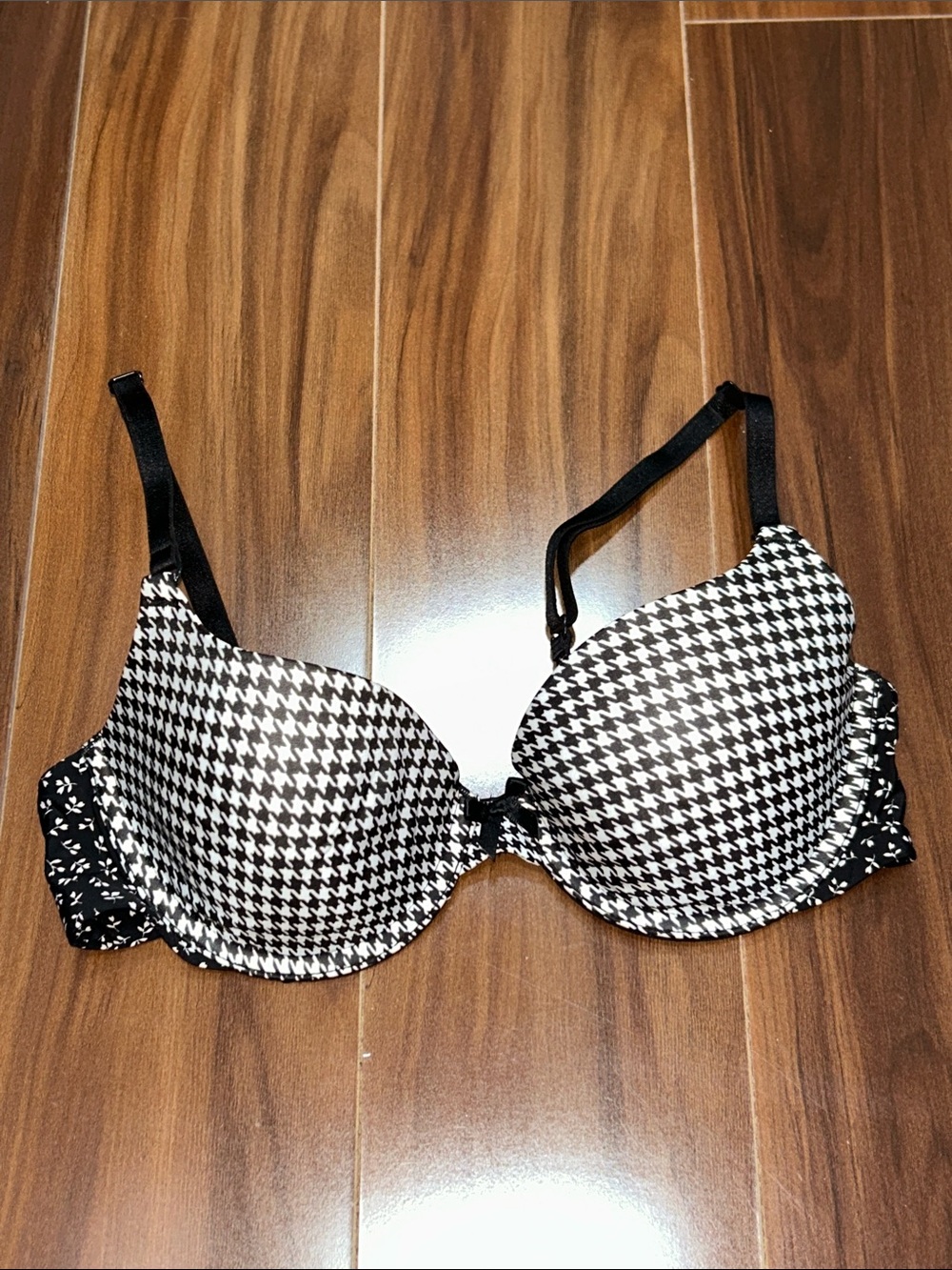 34B Victoria’s Secret Demi lightly lined bra